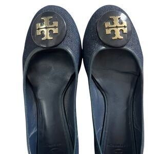 Rare denim Tory Burch flats with gold logo. 8.5